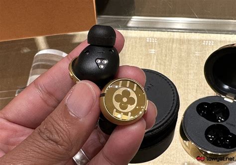 lv oordopjes|Louis Vuitton Horizon Light Up Earphones.